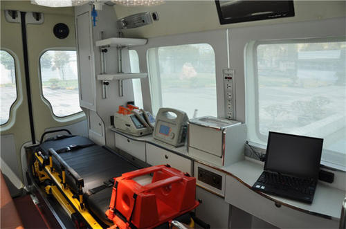 淮滨县救护车内部